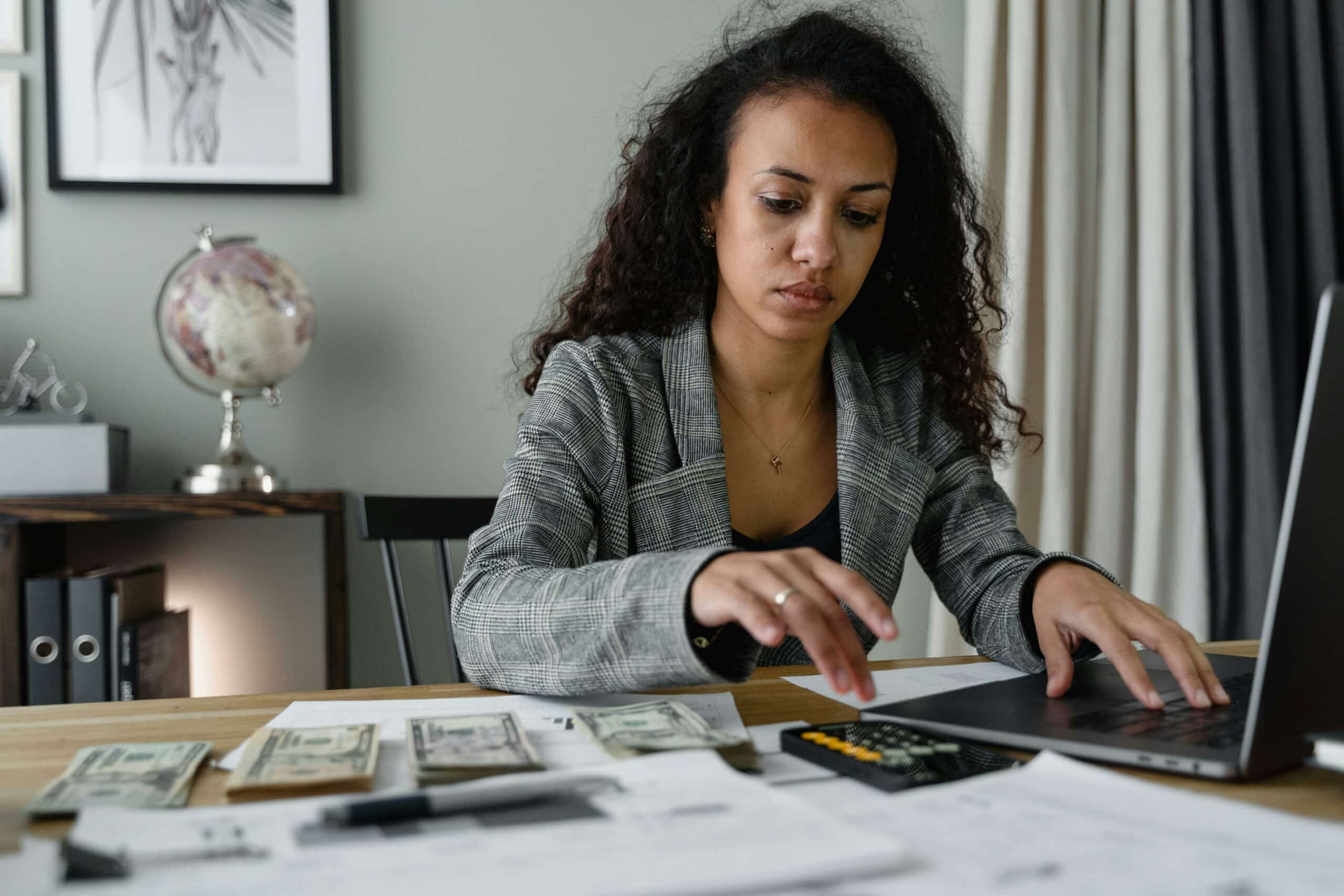 Kostenloses Stock Foto zu afroamerikaner-frau, anstellung, arbeit